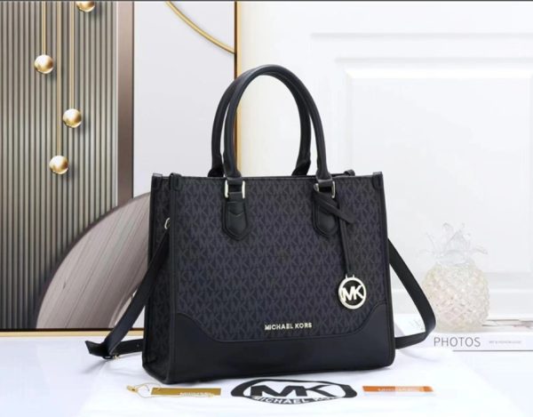 Michael Kors Women's Signature Tote Bag (Black) - Image 2